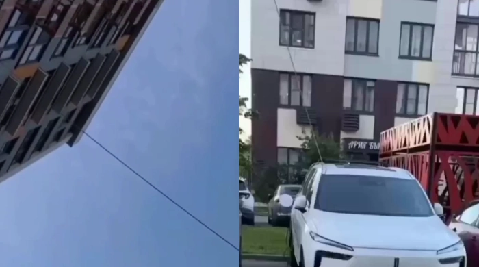 Москвич кинул зарядку для электрокара с шестого этажа